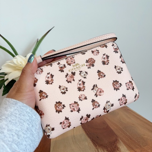 NWT Coach Corner Zip Wristlet With Rosette Print - Picture 3 of 5